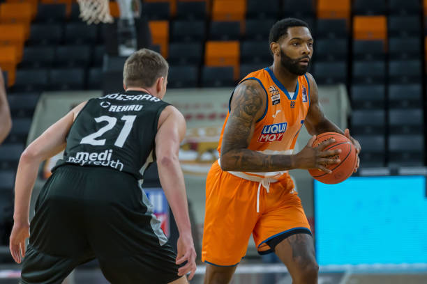 通过与英超 通过与英超