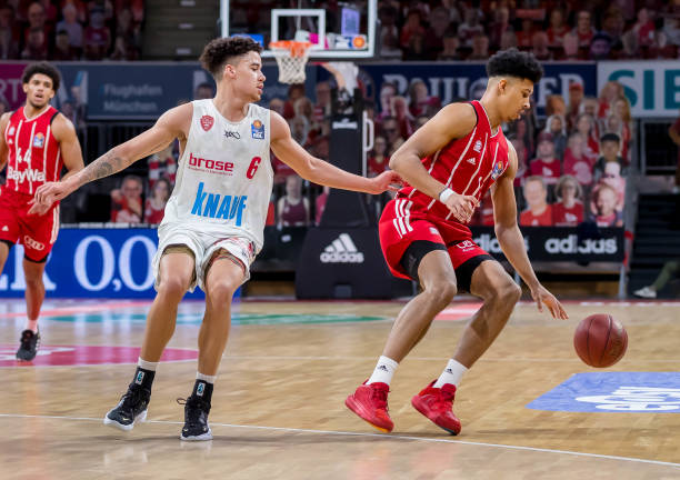 第三位登上 第三位登上